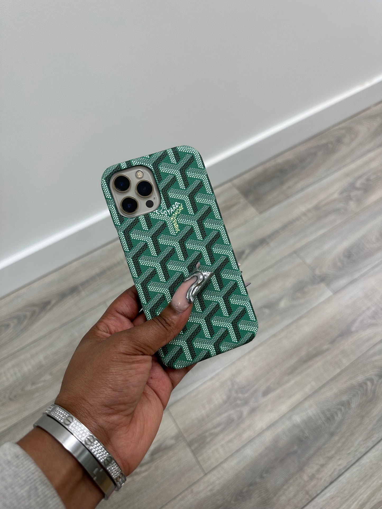 Green pattern phone case